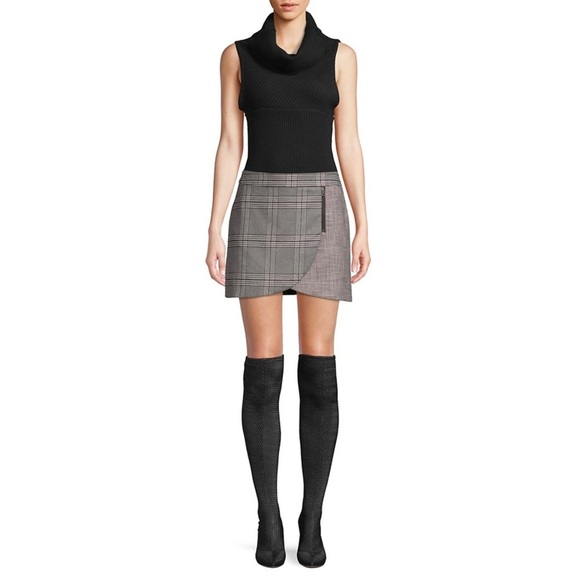 Alice + Olivia Dresses & Skirts - NWT - Alice + Olivia - Lennon Plaid Overlap Mini Skirt In Grey Black